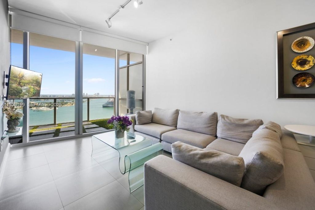 Image 6 of property listing at 1100 Biscayne Blvd 3104, Miami, FL 33132