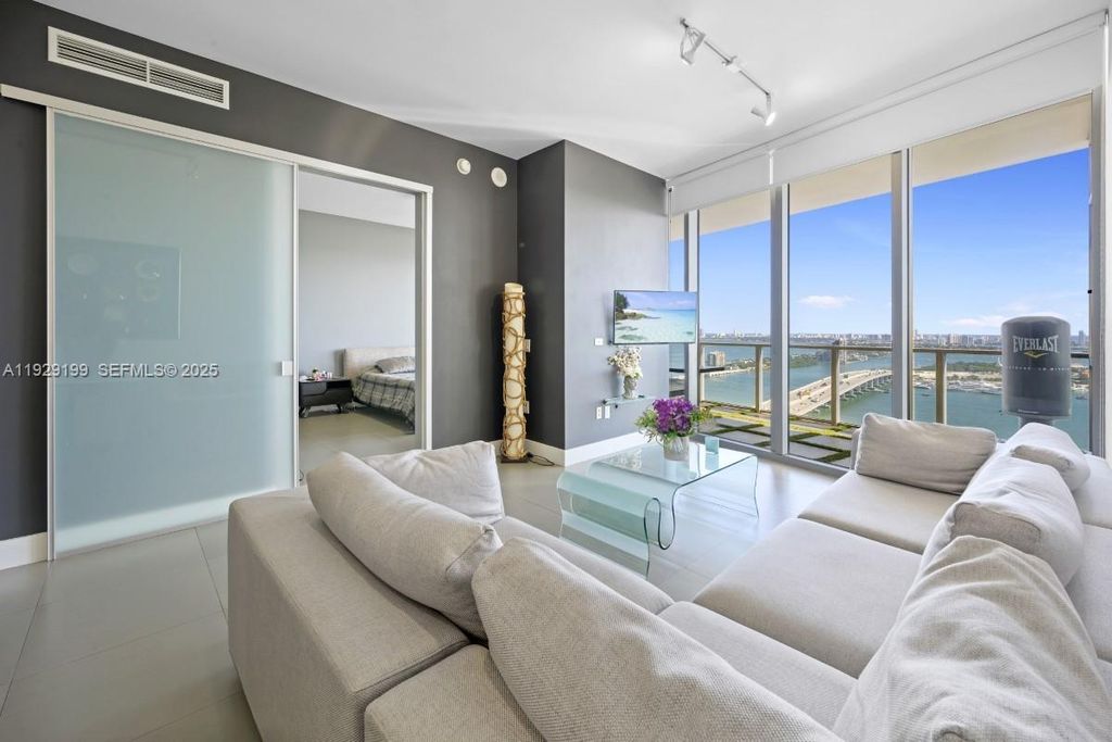 Image 7 of property listing at 1100 Biscayne Blvd 3104, Miami, FL 33132