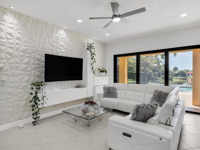 8256 Bradford Way, Parkland, FL 33076