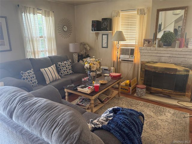 4 Terrace Place, Glen Cove, NY 11542