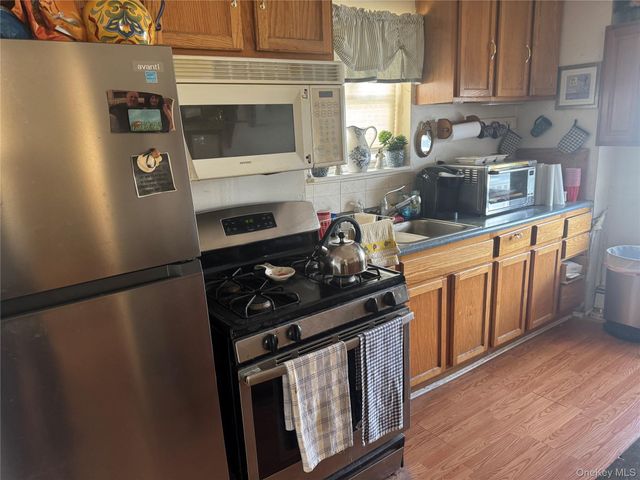 4 Terrace Place, Glen Cove, NY 11542