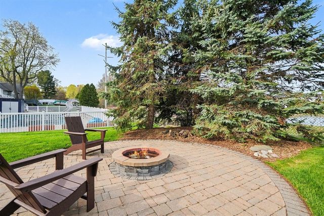 2213 N Bristol Street, Holland, MI 49424