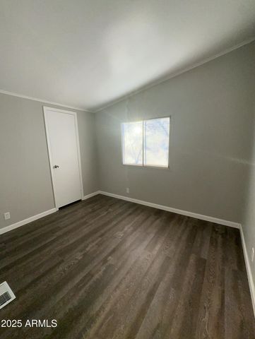 19741 E INDIAN HILLS Drive, Black Canyon City, AZ 85324