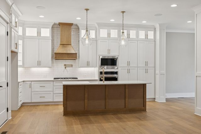 6204 Cedar Brooke Lane, Spring Hill, TN 37174