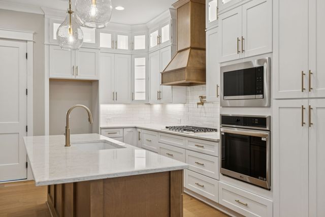 6204 Cedar Brooke Lane, Spring Hill, TN 37174