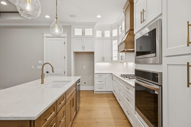 6204 Cedar Brooke Lane, Spring Hill, TN 37174