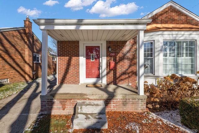 1581 Cheltenham Road, Birmingham, MI 48009