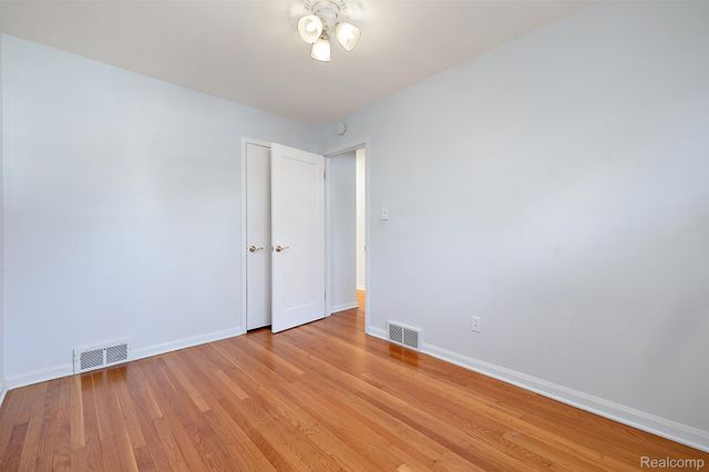 1581 Cheltenham Road, Birmingham, MI 48009