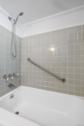 1581 Cheltenham Road, Birmingham, MI 48009