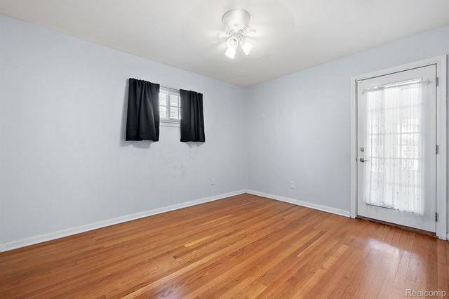 1581 Cheltenham Road, Birmingham, MI 48009