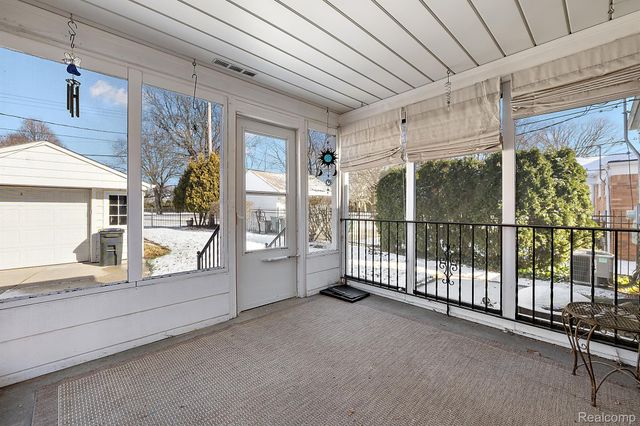 1581 Cheltenham Road, Birmingham, MI 48009