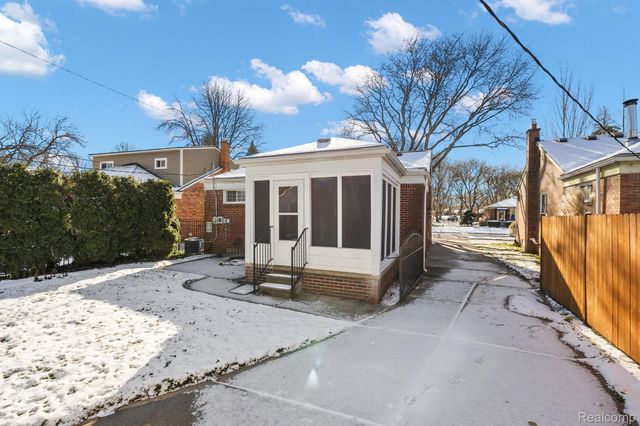 1581 Cheltenham Road, Birmingham, MI 48009