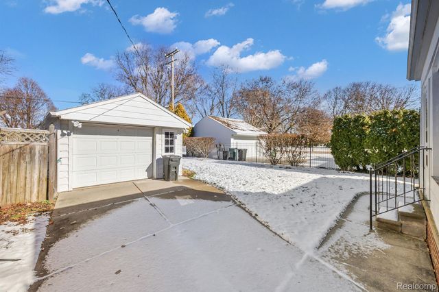 1581 Cheltenham Road, Birmingham, MI 48009