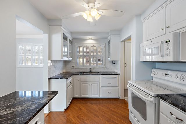 1581 Cheltenham Road, Birmingham, MI 48009