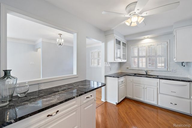 1581 Cheltenham Road, Birmingham, MI 48009