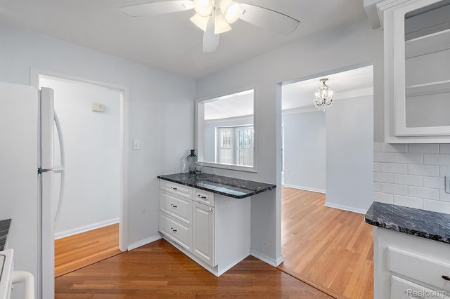 1581 Cheltenham Road, Birmingham, MI 48009