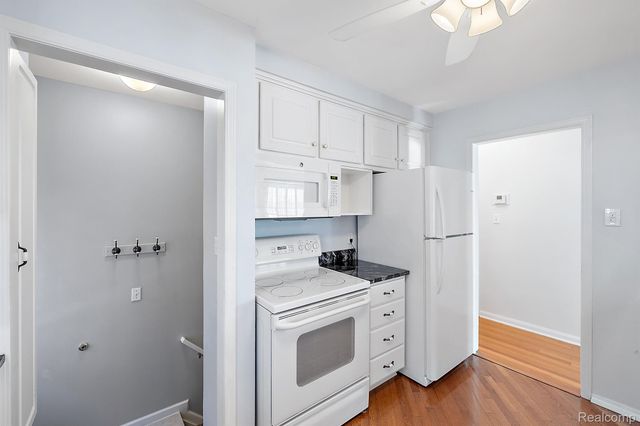 1581 Cheltenham Road, Birmingham, MI 48009