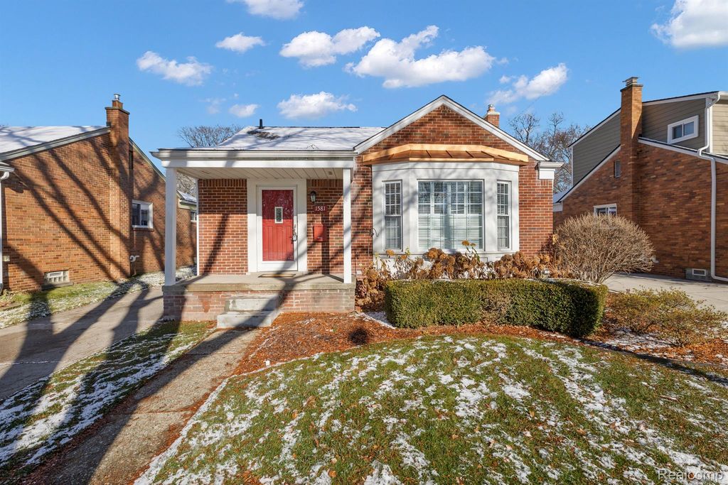 1581 Cheltenham Road, Birmingham, MI 48009