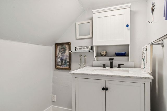 638 John Stark Highway, Newport, NH 03773