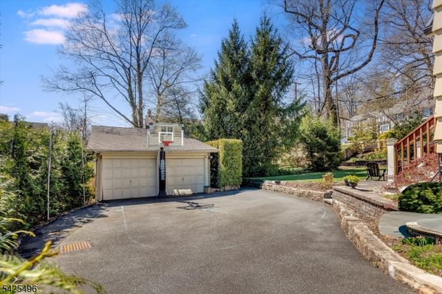 108 Durand Rd, Maplewood Twp., NJ 07040