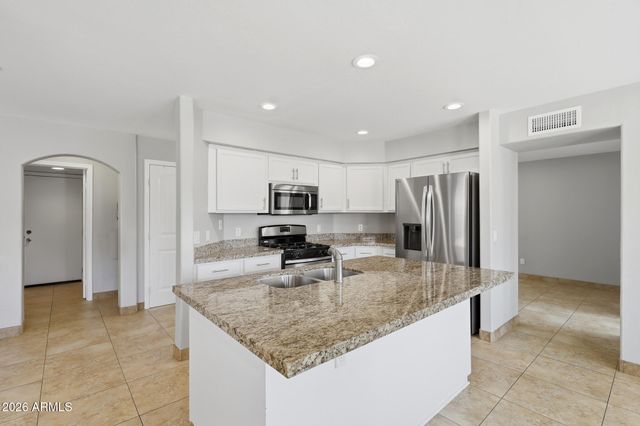 2221 E MENADOTA Drive, Phoenix, AZ 85024