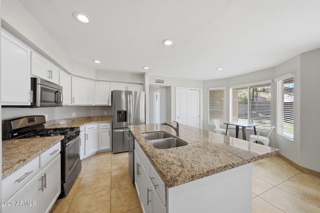 2221 E MENADOTA Drive, Phoenix, AZ 85024