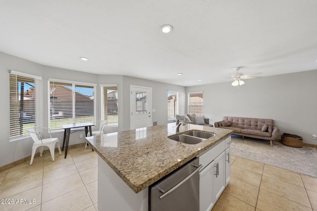 2221 E MENADOTA Drive, Phoenix, AZ 85024