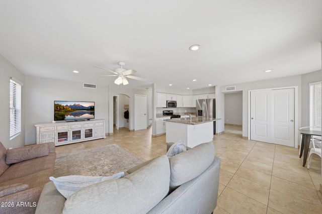 2221 E MENADOTA Drive, Phoenix, AZ 85024