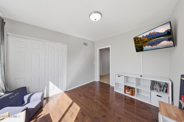 2221 E MENADOTA Drive, Phoenix, AZ 85024