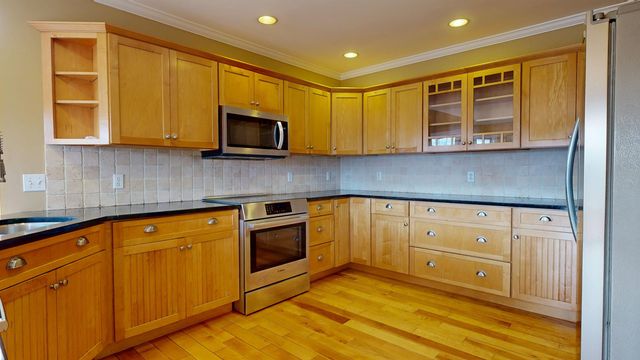 20 Robin Lane, Charlotte, VT 05445