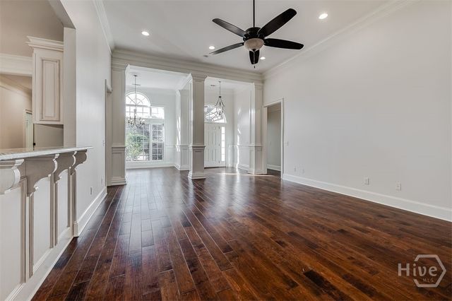 389 Chastain Cir, Richmond Hill, GA 31324