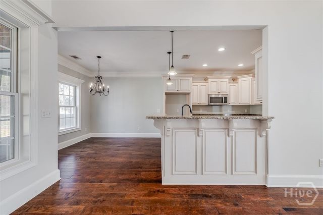 389 Chastain Cir, Richmond Hill, GA 31324