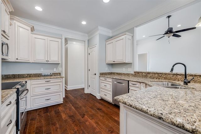 389 Chastain Cir, Richmond Hill, GA 31324