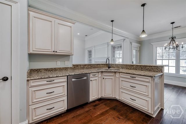 389 Chastain Cir, Richmond Hill, GA 31324