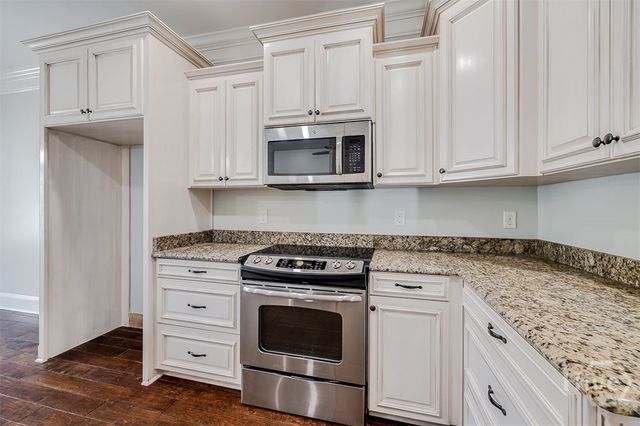 389 Chastain Cir, Richmond Hill, GA 31324