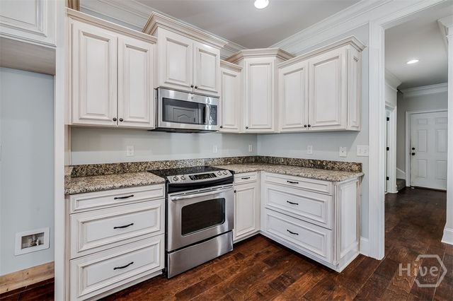 389 Chastain Cir, Richmond Hill, GA 31324