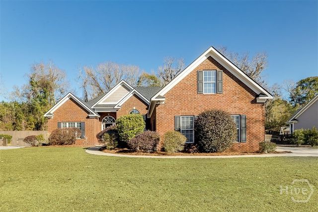 389 Chastain Cir, Richmond Hill, GA 31324