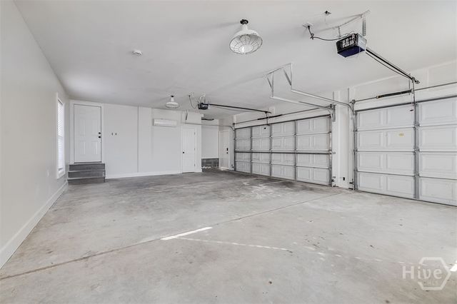 389 Chastain Cir, Richmond Hill, GA 31324