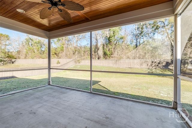 389 Chastain Cir, Richmond Hill, GA 31324