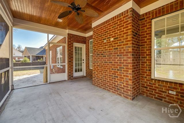 389 Chastain Cir, Richmond Hill, GA 31324