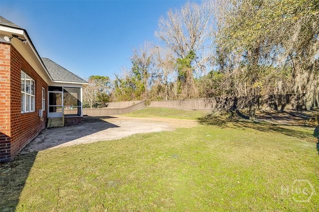 389 Chastain Cir, Richmond Hill, GA 31324