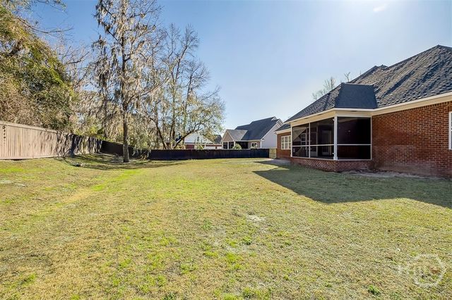 389 Chastain Cir, Richmond Hill, GA 31324