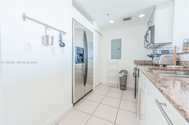 325 S Biscayne Blvd 3320, Miami, FL 33131