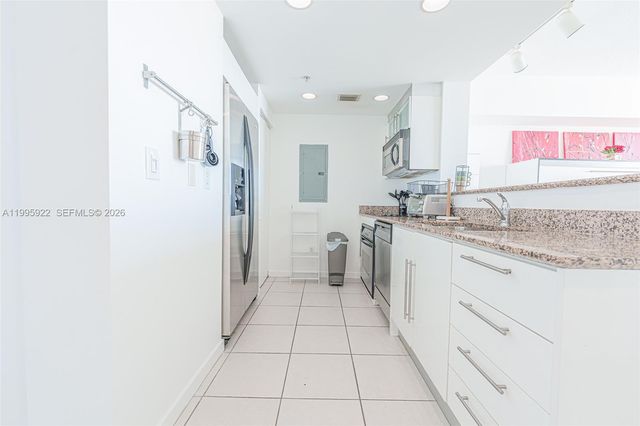 325 S Biscayne Blvd 3320, Miami, FL 33131