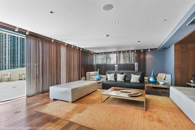 325 S Biscayne Blvd 3320, Miami, FL 33131