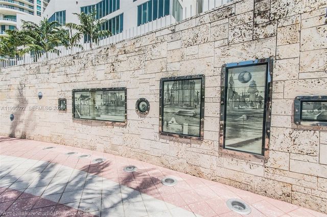 325 S Biscayne Blvd 3320, Miami, FL 33131