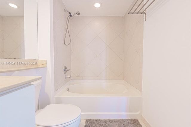 325 S Biscayne Blvd 3320, Miami, FL 33131