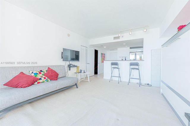 325 S Biscayne Blvd 3320, Miami, FL 33131