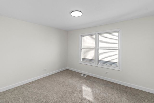 19 E 56th Street, Westmont, IL 60559