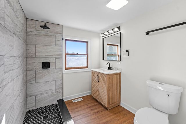 19 E 56th Street, Westmont, IL 60559